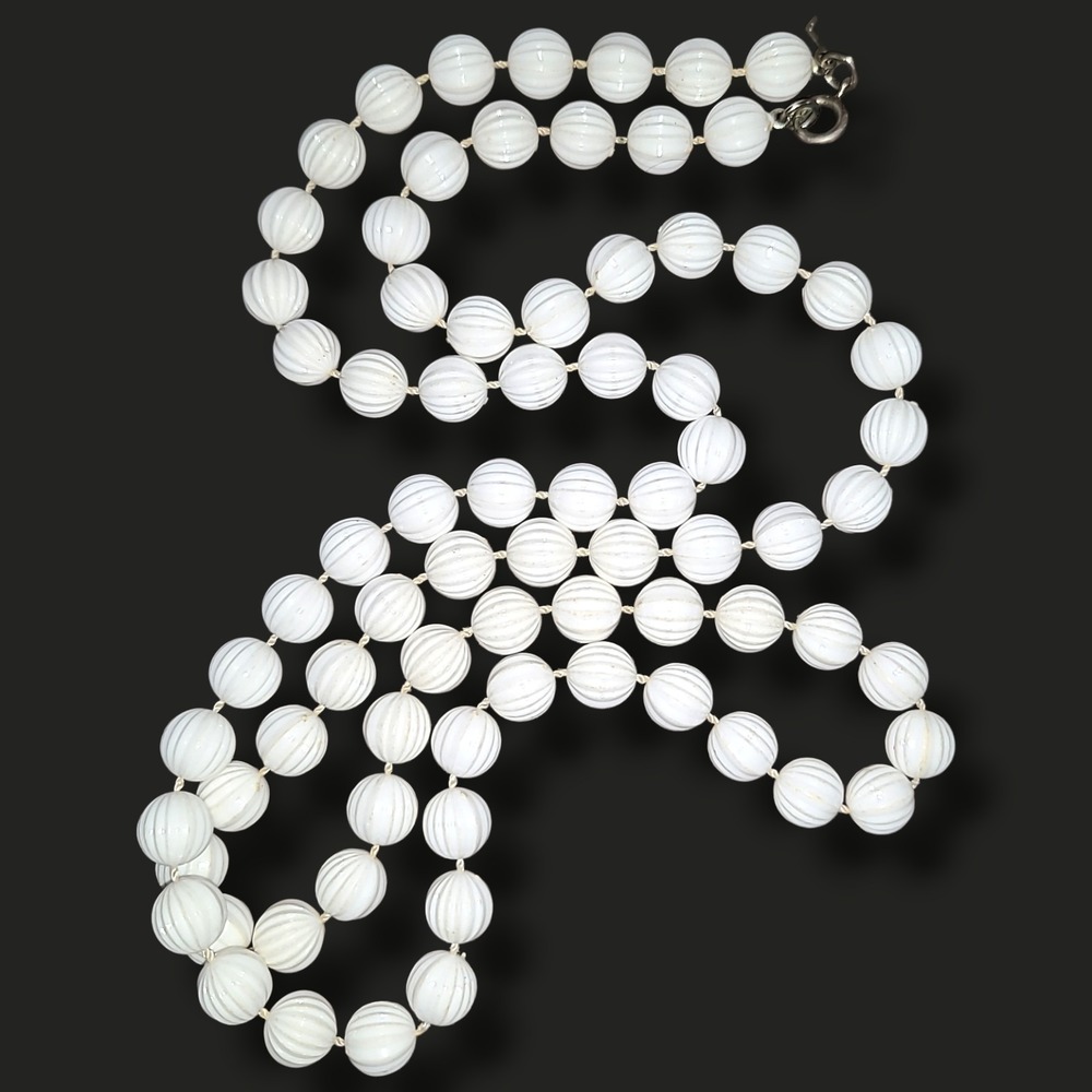 Vintage Sarah Coventry 1970's White Plastic Ribbed Bead Fashion Necklace 36"